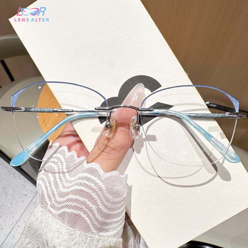 Susie Eyeglass