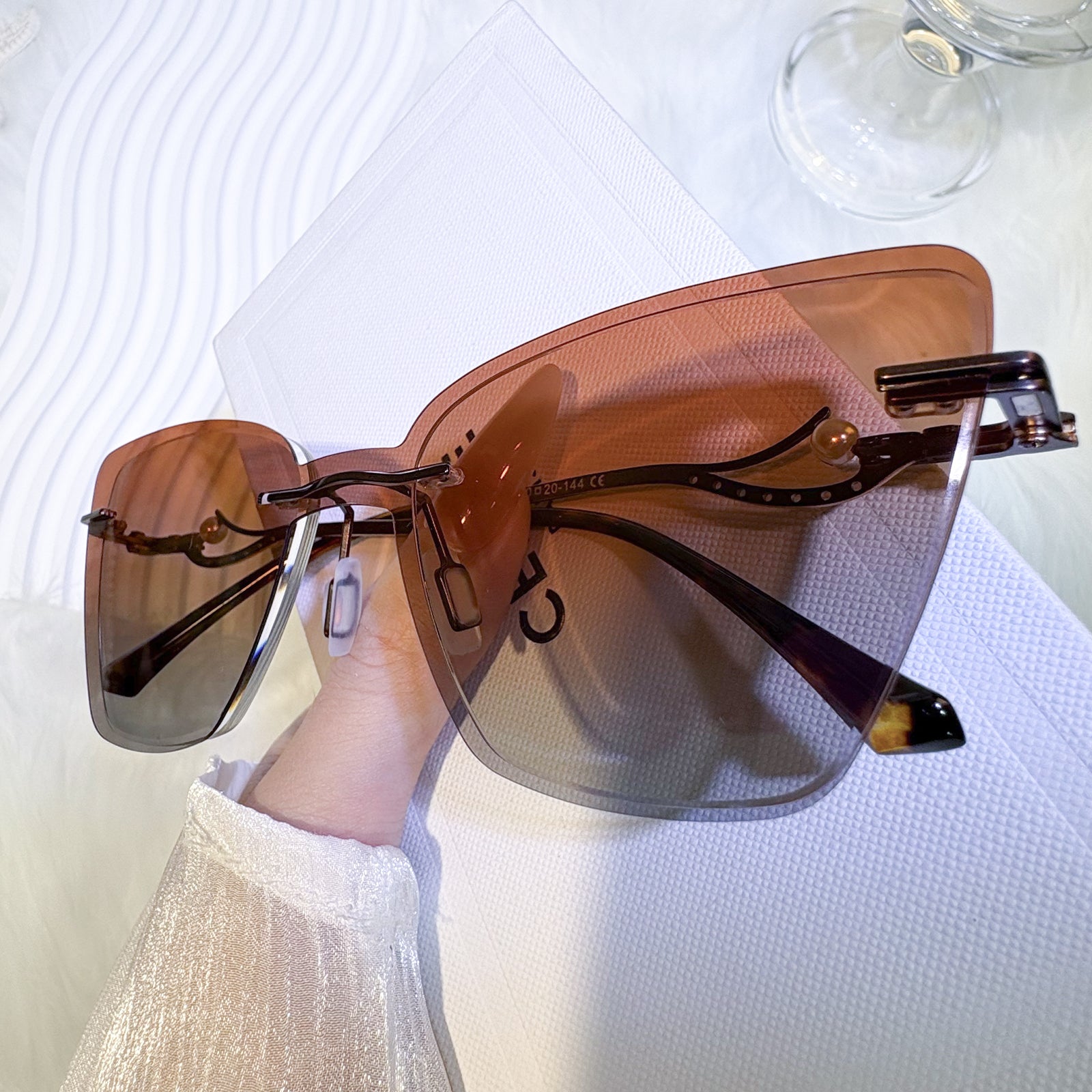 Noeva Rimless Clip-on Sunglasses For Women | LensAlter.com – Lensalter