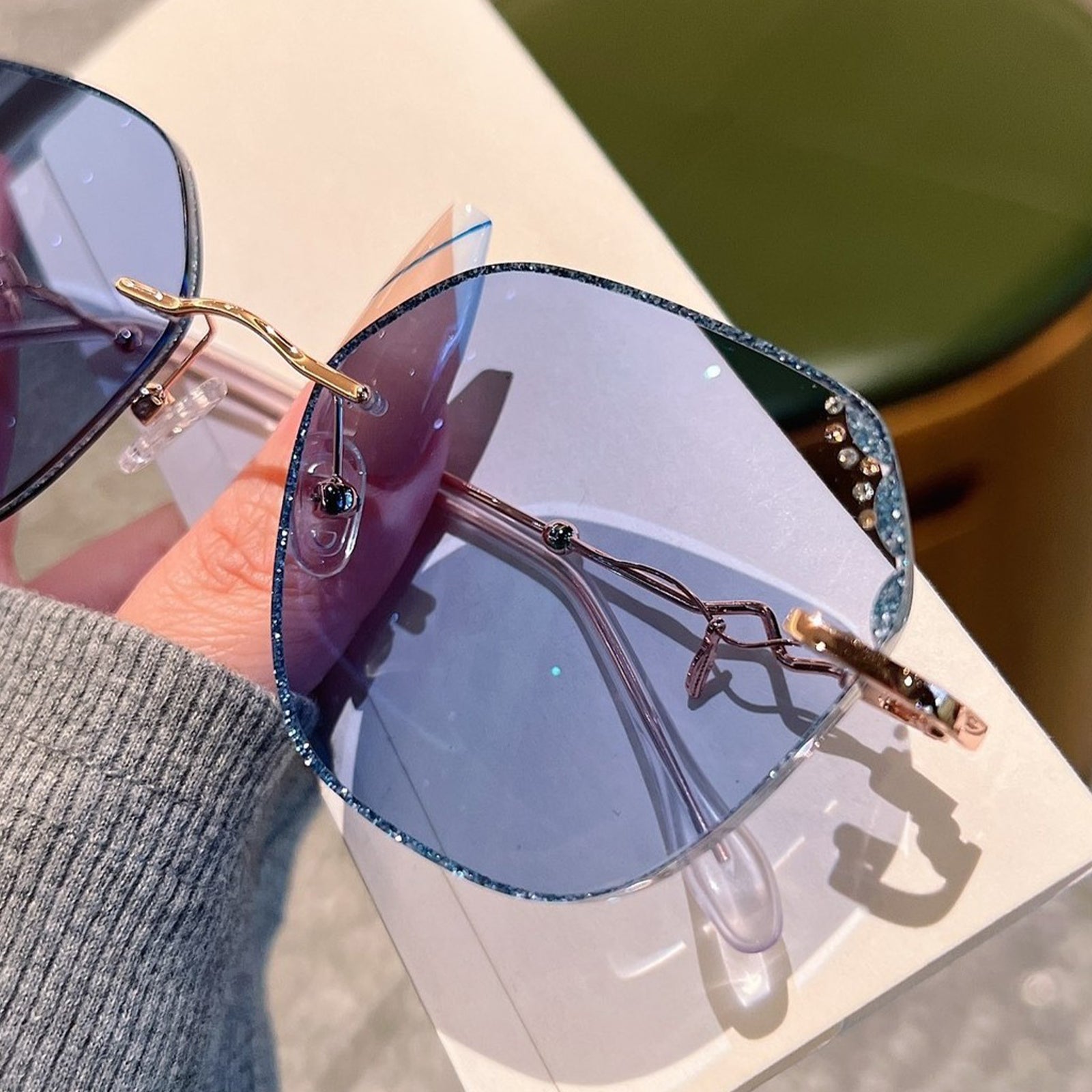 Astra Photochromic Rimless Eyeglasses For Women | LensAlter.com